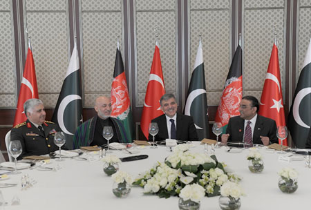 Cumbre entre Pakist&aacuten, Afganist&aacuten y Turqu&iacutea en Estambul para discutir la cooperaci&oacuten de Seguridad